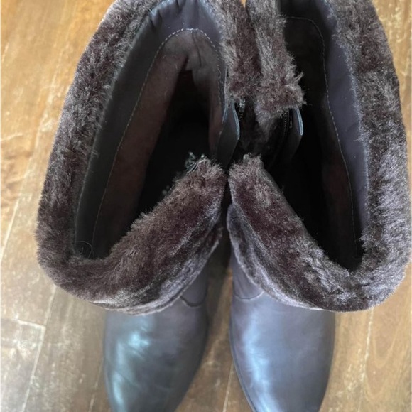 Brown, hardly used because it is too big. Size 8 1/2 US. - Picture 3 of 3